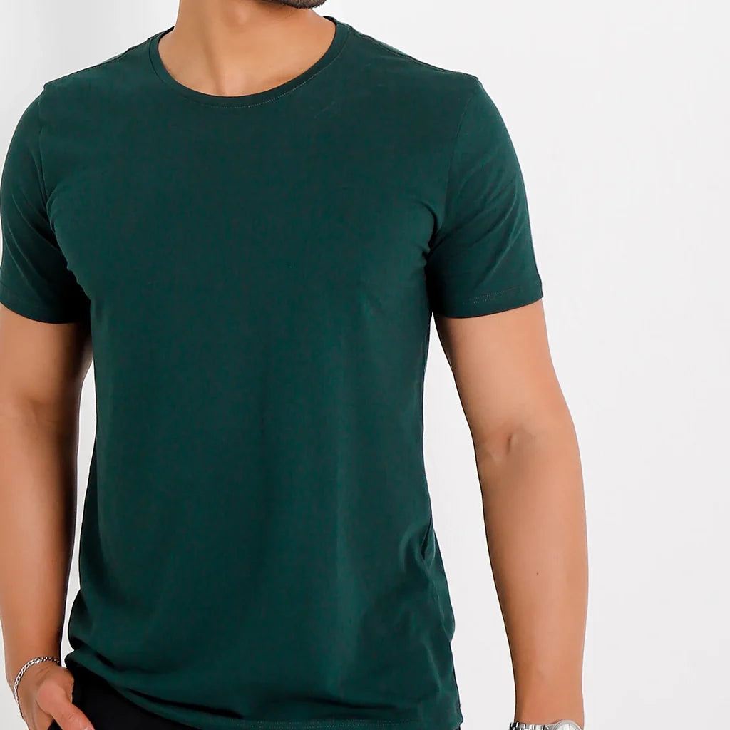 Camiseta Algodão Egípcio VISTORR verde escura – close no corpo (fundo branco)