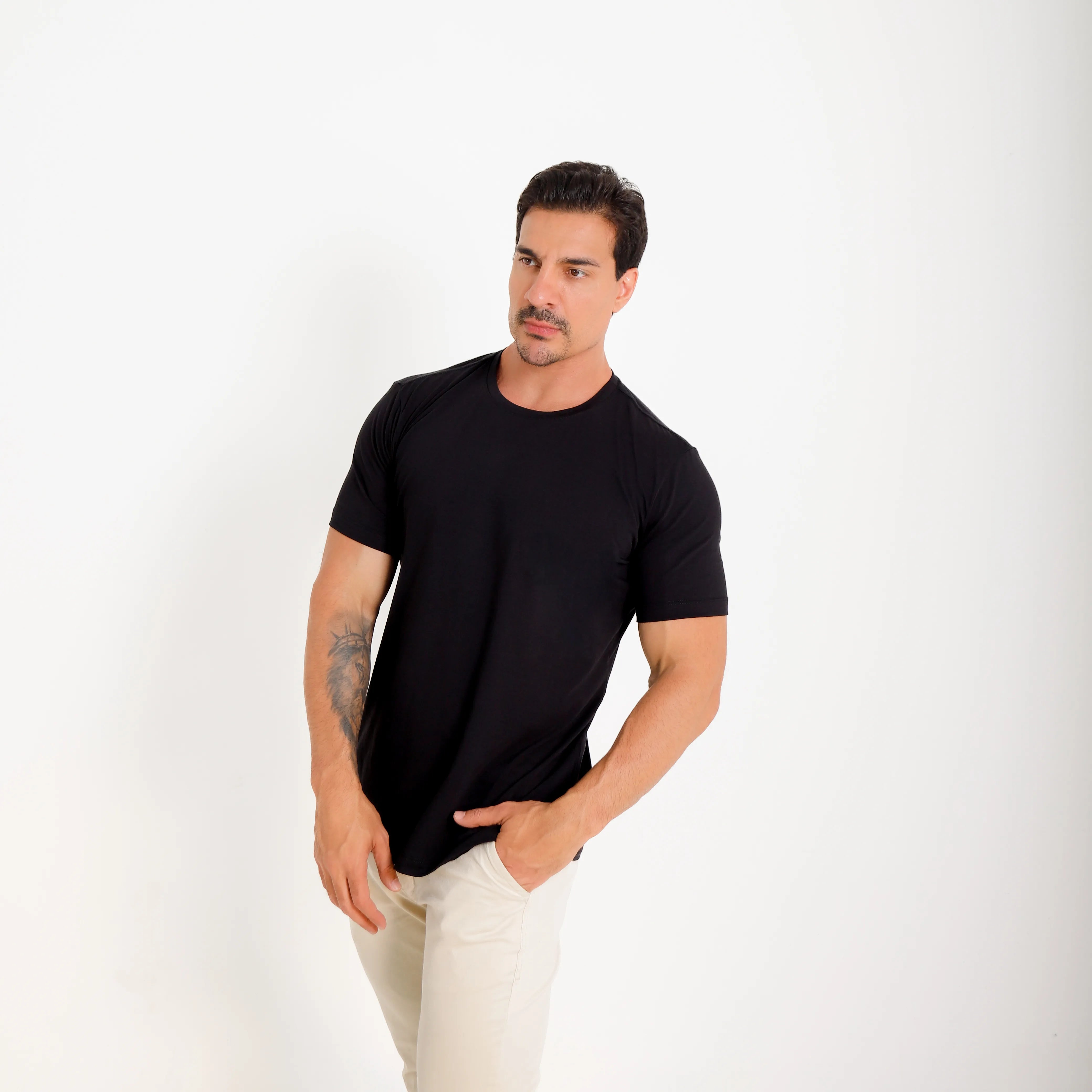 camiseta algodão egípcio masculina preta — vista frontal — logo Vistorr no peito