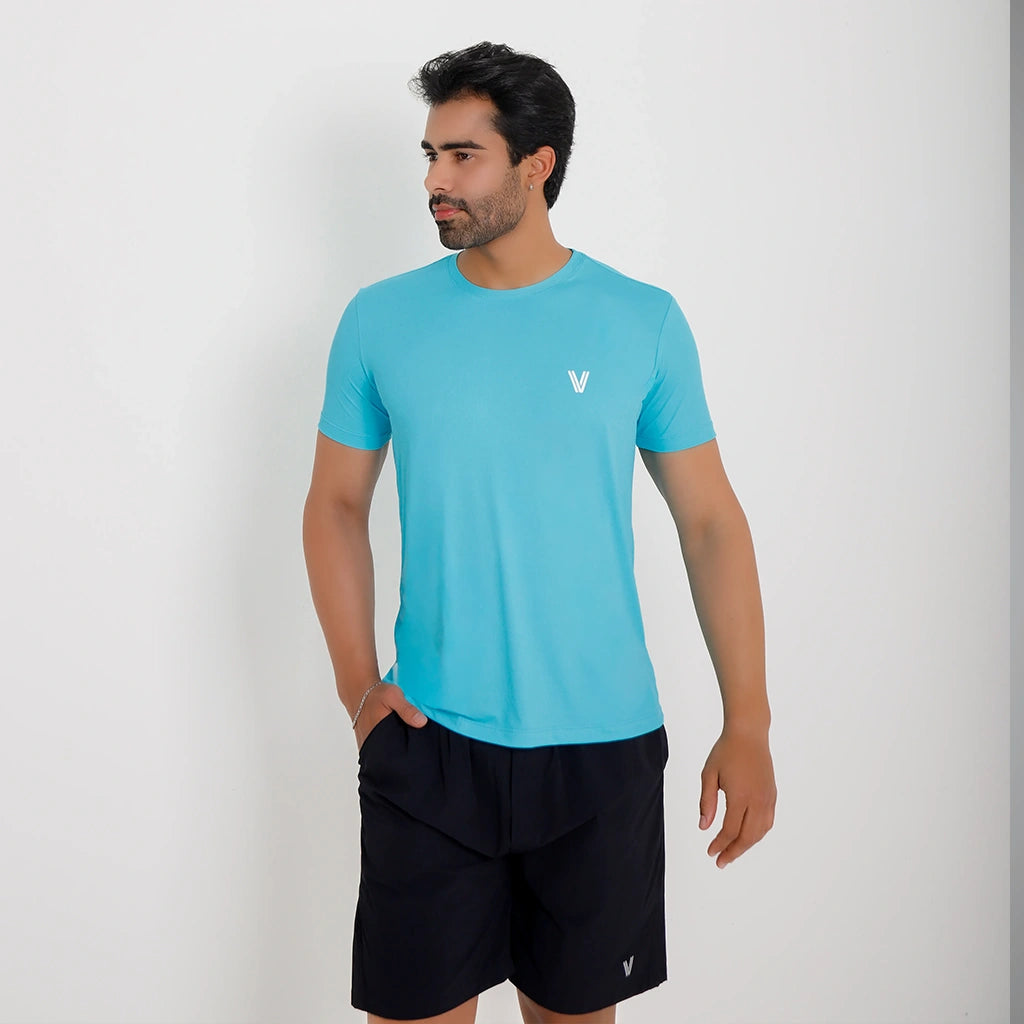 Camisetas Poliamida Esportiva masculina azul-claro Vistorr, pose 3/4 esquerda, ajuste confortável para uso diário.