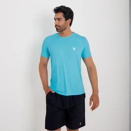 Camisetas Poliamida Esportiva masculina azul-claro Vistorr, pose 3/4 esquerda, ajuste confortável para uso diário.