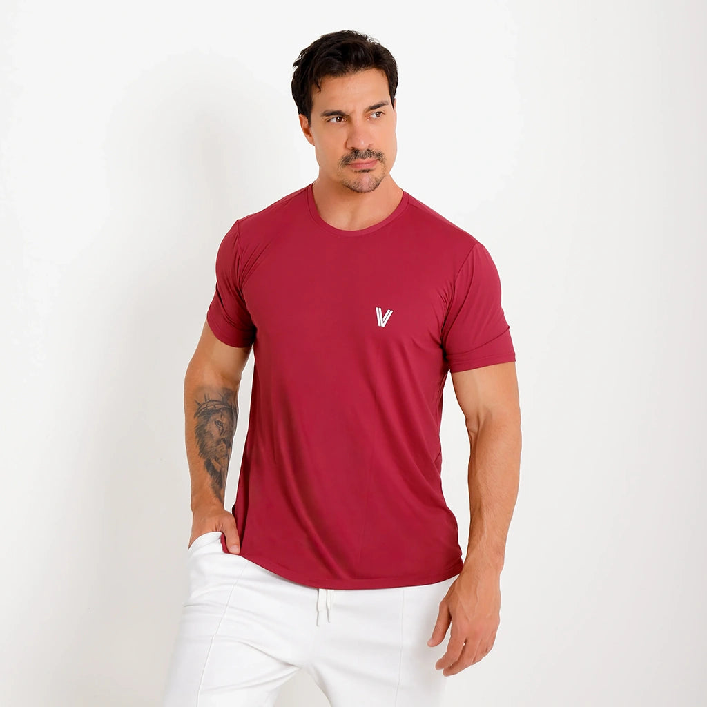 Camisetas Poliamida Esportiva bordô, enquadramento três quartos, logo V no peito.