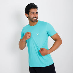 Camisetas Poliamida Esportiva verde-água masculina, secagem rapida, logo V no peito esquerdo; caimento leve.