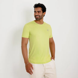 Camisetas Poliamida Esportiva verde claro masculina, ângulo 3/4 direito, logo V no peito