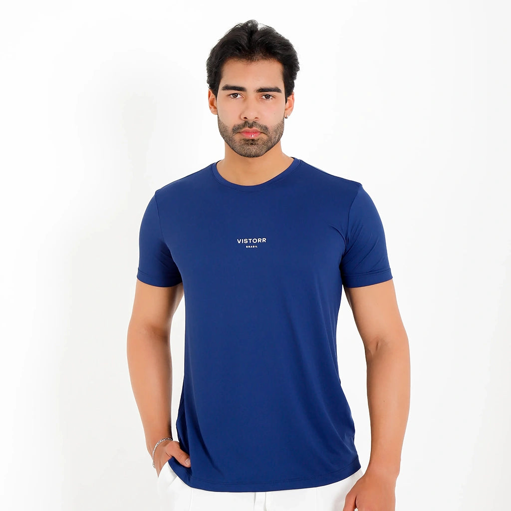 Camisetas Poliamida UV30 azul-marinho masculina, vista frontal; logo “VISTORR BRASIL” central no peito, gola careca e manga curta.
