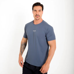 Camisetas Poliamida UV30 cinza masculina, ângulo 3/4; gola careca e costuras discretas.