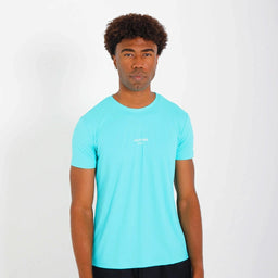 Camisetas Poliamida UV30 verde água, vista de frente em fundo branco.