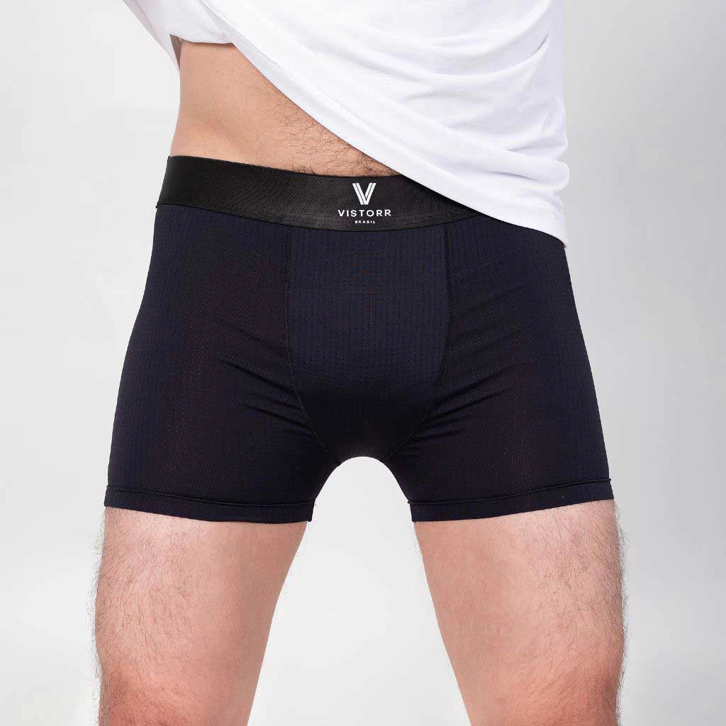 Cueca boxer de poliamida preta Vistor Brasil, vista frontal, ajuste ao corpo e cós com logo centralizado