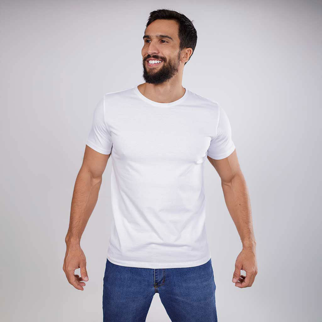 Camiseta branca masculina Vistorr em algodão egípcio com modelagem reta. 