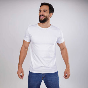 Camiseta branca masculina Vistorr em algodão egípcio com modelagem reta. 