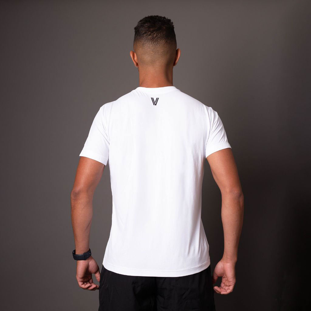 Vista traseira da camiseta branca em poliamida masculina Vistorr.