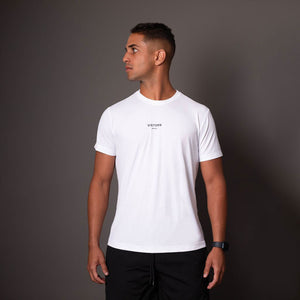 Vista frontal da camiseta branca em poliamida masculina Vistorr.
