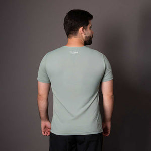 Parte traseira da camiseta em poliamida verde Vistorr V com estampa discreta